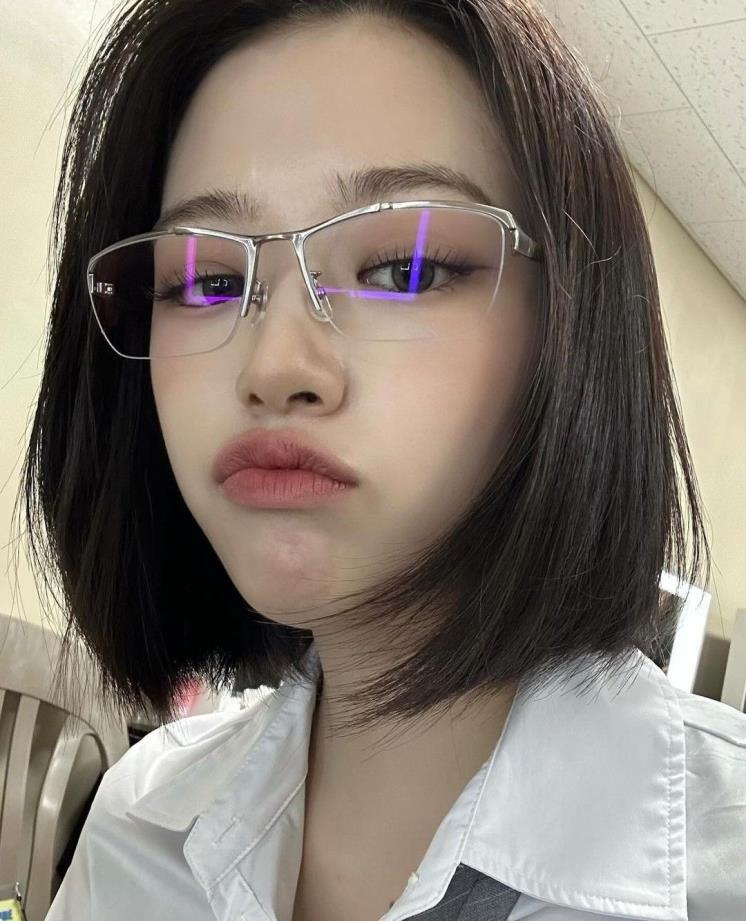 인스타그램 @ _yujin_an