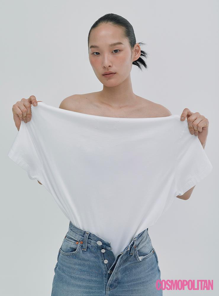 티셔츠 39만원 메종 마르지엘라. 데님 팬츠 가격미정 리던 by 10 꼬르소 꼬모.