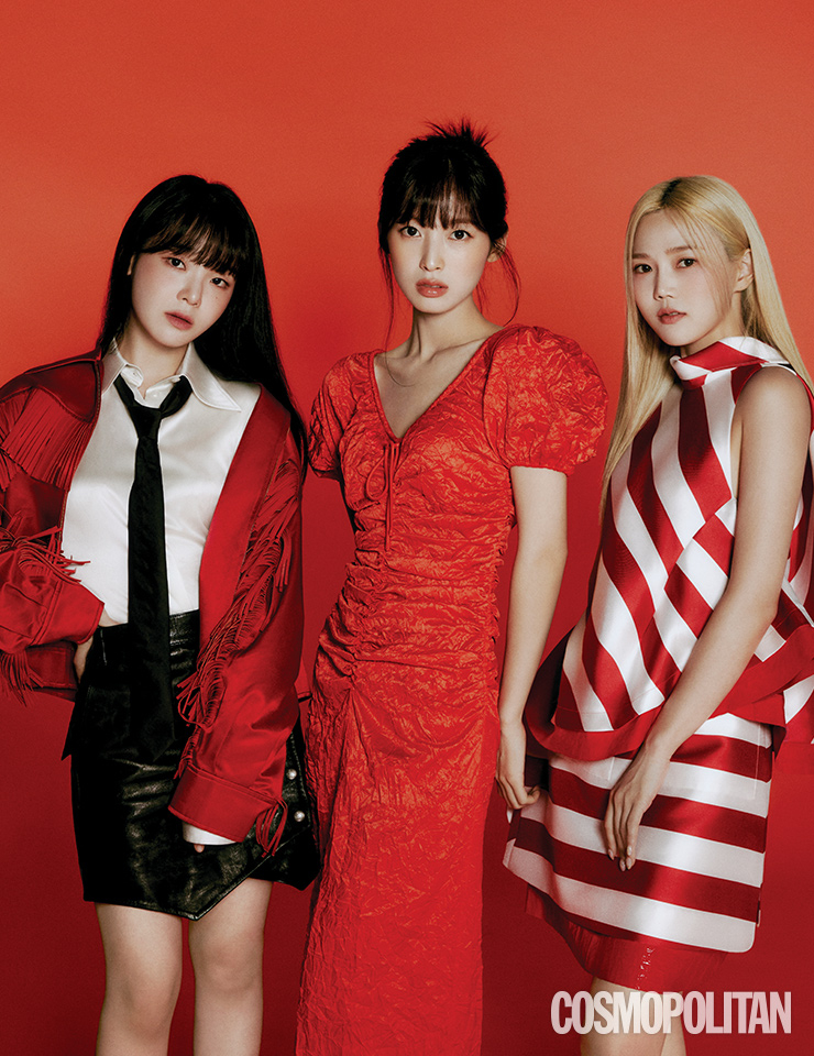 (승희)재킷 1백28만원대, 가죽 미니스커트 59만8천원대 모두 잉크. 셔츠, 타이 모두 가격미정 돌체앤가바나. (아린)드레스 가격미정 가니. (효정)톱, 미니스커트 모두 가격미정 손정완.
