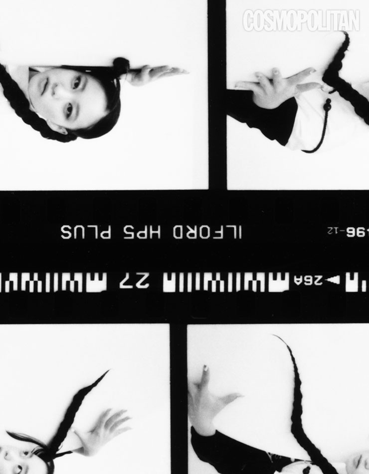 톱 98만원 MM6 by 아데쿠베. 셔츠 1백60만원대 프라다. 목걸이 18만9천원 조거쉬.