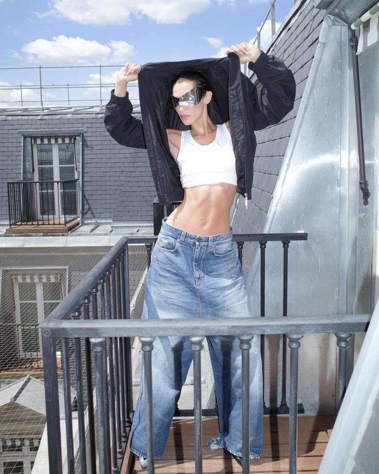 @bellahadid
