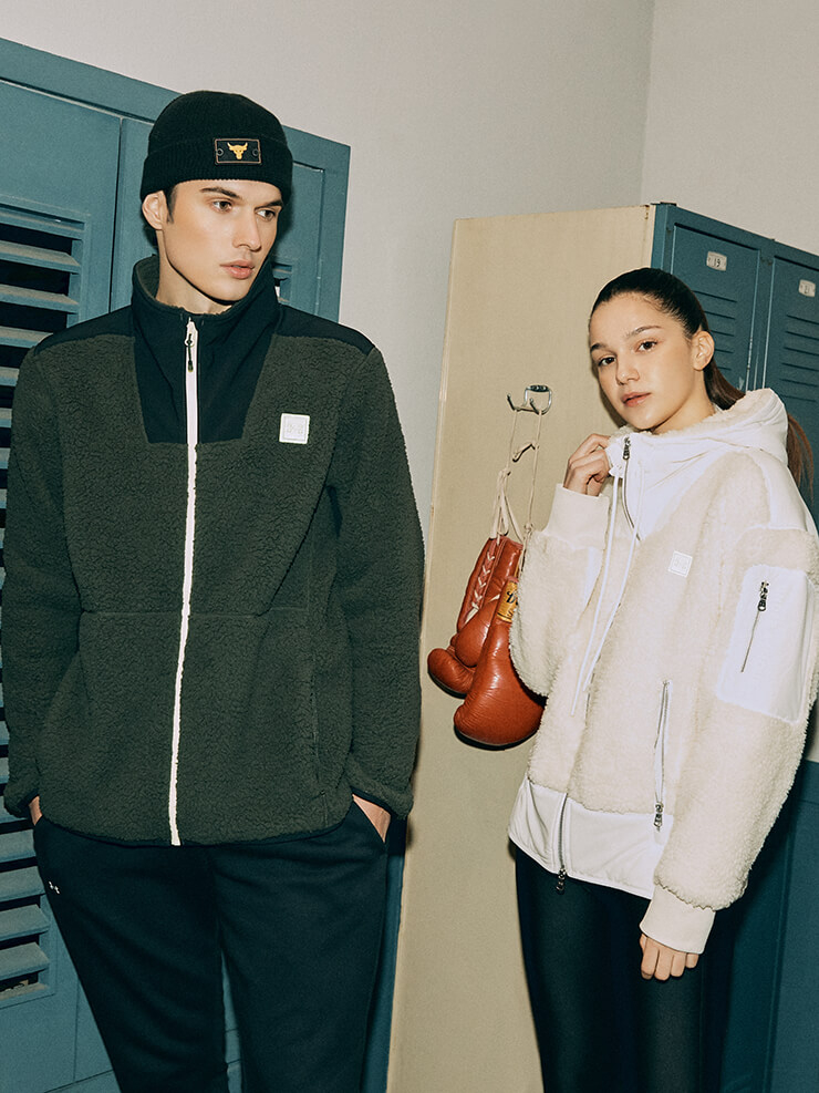 (남자) [UA 레거시 셰르파] 편안한 하이 로프트 셰르파 소재를 사용해 고급스러운 스웨트셔츠 느낌의 재킷. 18만9천원. [남성 ColdGearⓡ 베이스 4.0 크루] 땀을 빠르게 흡수하는 소재로 제작된 톱. 10만5천원. [남성 UA 라이벌 플리스 팬츠] 가볍고 편안하며 안감은 부드러운 것이 인상적. 6만9천원. [UA 프로젝트 락 패치 비니] 로고 포인트가 돋보이는 제품. 가격 미정. (여자) [UA 해비 셰르파] 언제 어디서나 데일리로 활용 가능한 아우터 22만9천원, [여성 HeatGearⓡ 아머 레깅스] 타이트한 핏이 실루엣을 아름답게 잡아준다. 5만9천원, 모두 언더아머.