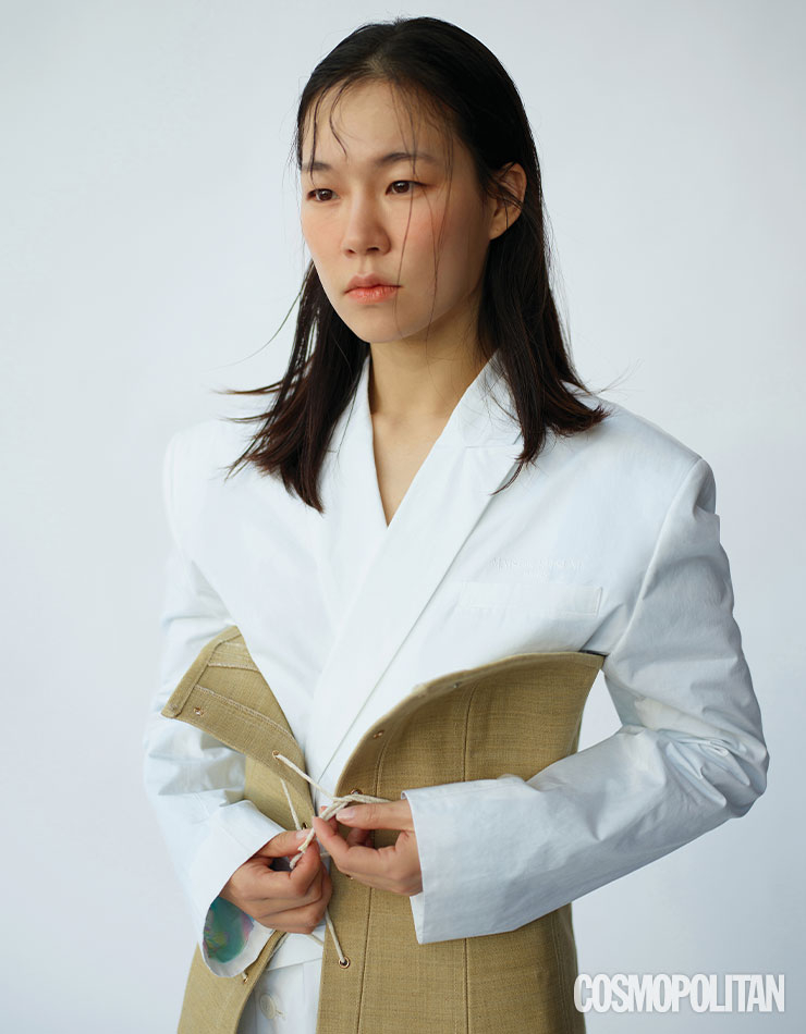 코르셋 원피스 84만원 리리. 재킷 가격미정 메종 키츠네 by 비이커. 