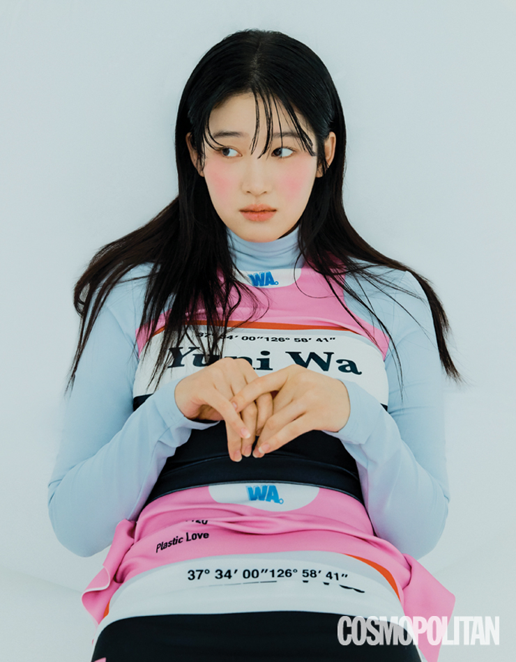 터틀넥 톱, 스커트 모두 가격미정 유니와.