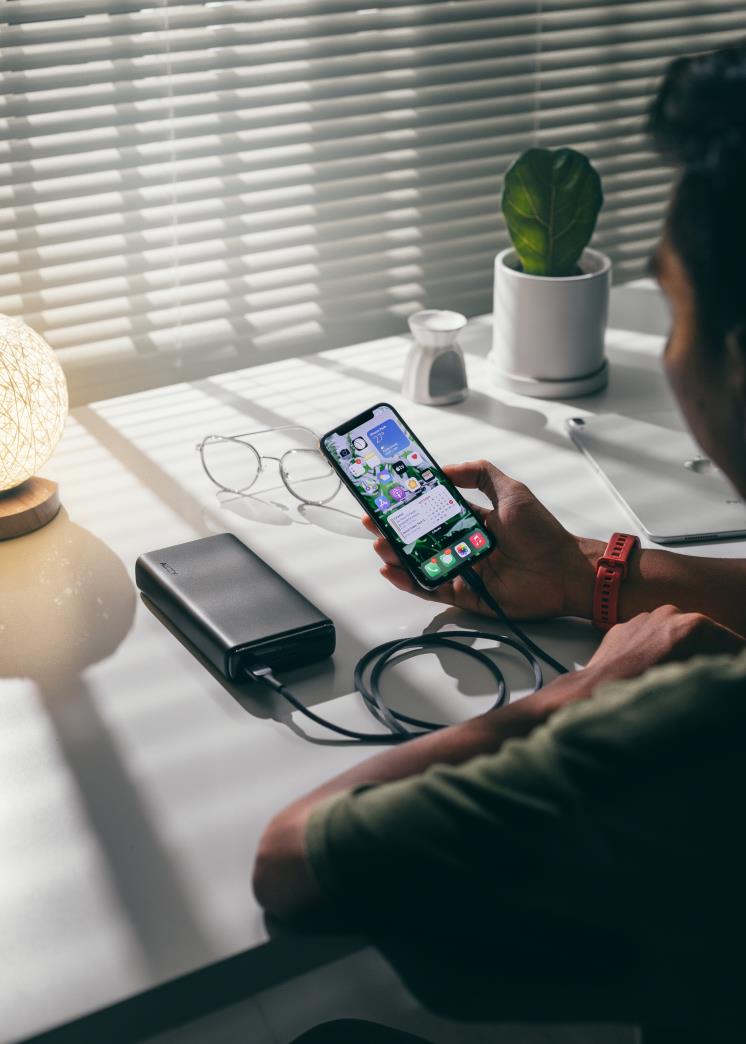 SCREEN POST / Unsplash