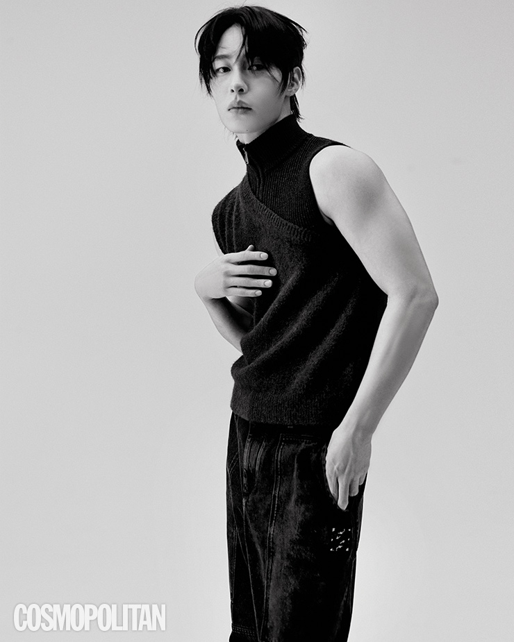 니트 슬리브리스, 팬츠 모두 가격미정 펜디.