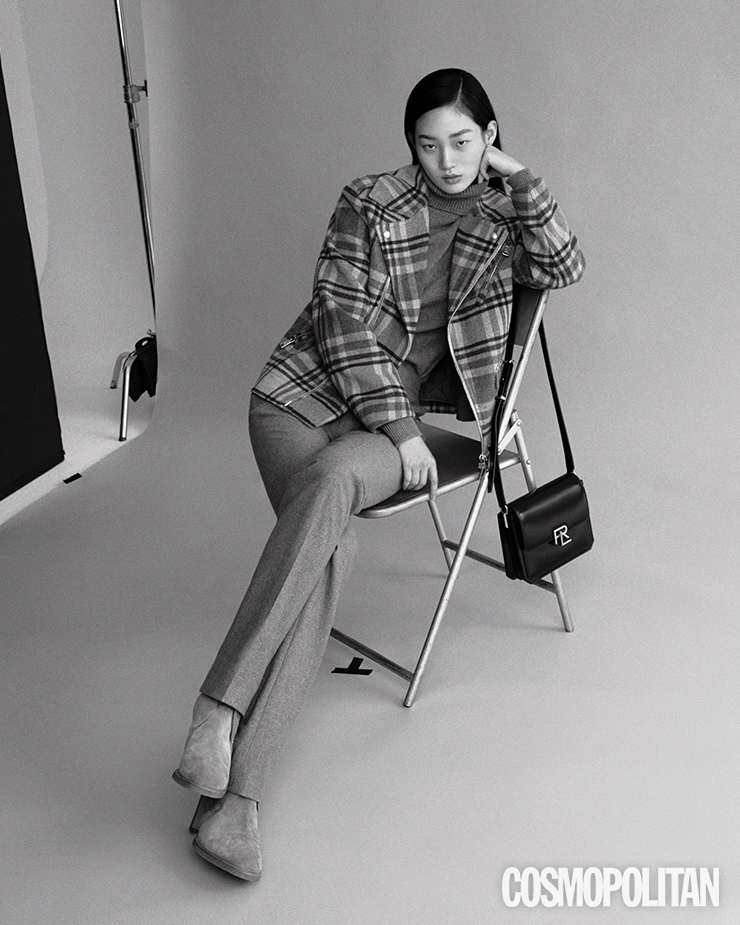 플레이드 캔드리 재킷 5백만원대, 캐시미어 스웨터 1백90만원대, 플란넬 팬츠 1백80만원대, RL 888 크로스보디 백 4백만원대, 플란넬 부츠 가격미정 모두 랄프 로렌 컬렉션.