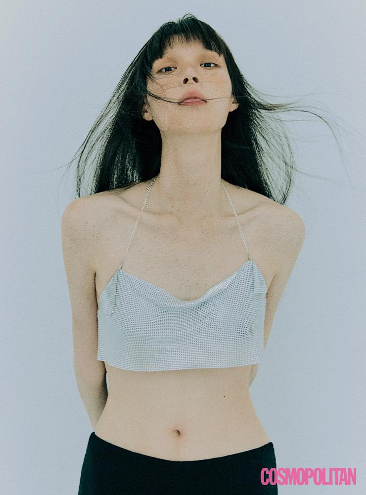 톱 4만6천원대 카밀라. 팬츠 가격미정 생 로랑 by 안토니 바카렐로.