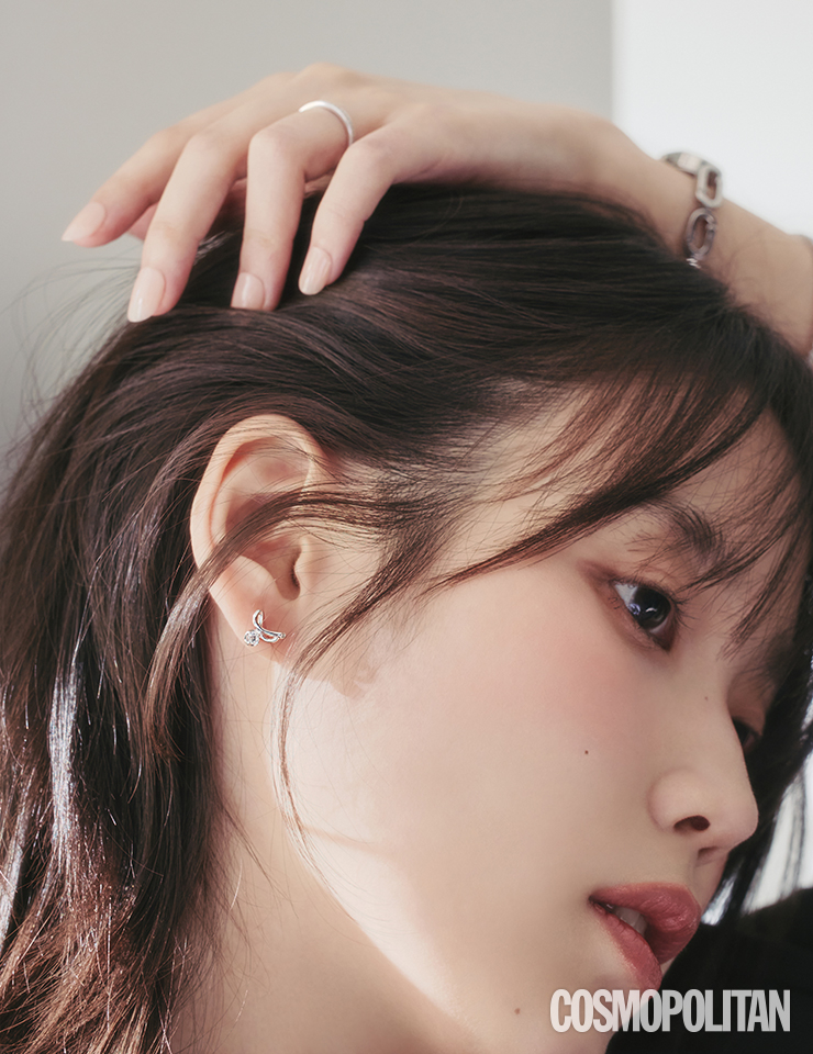 귀고리 12만8천원 제이에스티나.