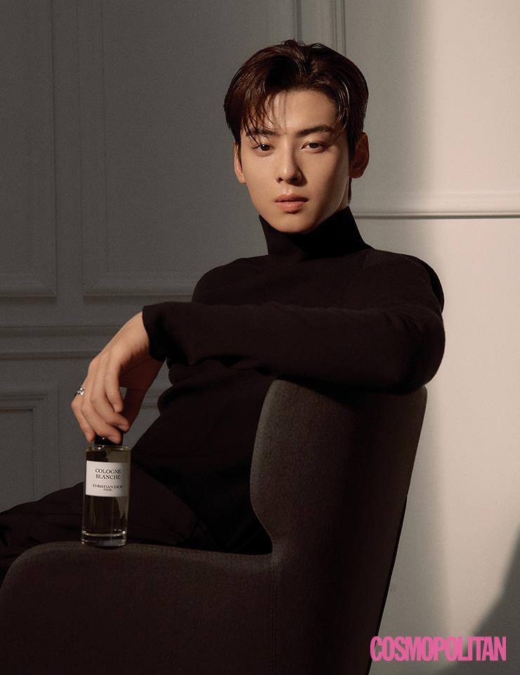 라 콜렉시옹 프리베 크리스챤 디올 코롱 블랑쉬 오 드 퍼퓸 125ml 35만원대 디올 하우스의 럭셔리한 품격과 함께 느껴지는 대담하고 관능적인 향은 차은우와 어우러져 시간을 초월한 세련된 감성과 분위기를 자아낸다. 니트 톱, 팬츠, 반지 모두 가격미정 디올.