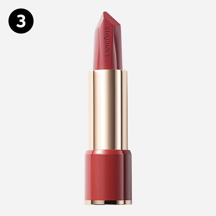 랑콤 압솔뤼 루즈 루비 크림 #03 키스 미 루비 4만2천원대 ▶ 입술에 완벽하게 피트되는 쫀쫀한 찰떡 텍스처의 크림 피니시 립스틱. 보석 루비에서 영감을 받아 제품을 샤프하게 디자인해 브러시 없이도 입술을 정교하게 연출할 수 있다. → 써봤더니 : 에디터 원픽! 차분한 로즈 컬러가 감도는 진한 MLBB 립스틱! 컬러도 예쁘지만 촉촉함과 보송보송함 그 사이쯤 되는 세미 매트 텍스처라 각질 많은 입술에 발라도 매끈한 립 메이크업을 연출해준다.