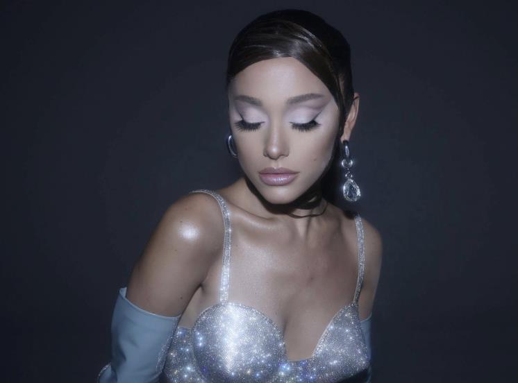 @arianagrande