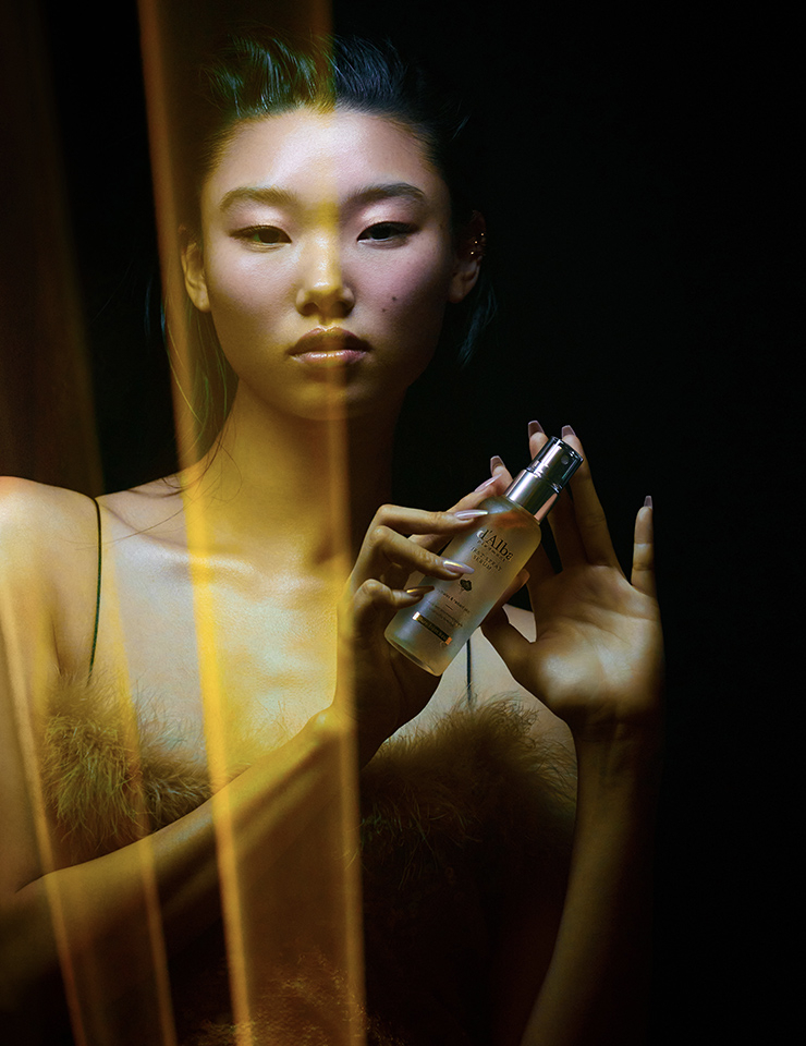 항산화 효과가 탁월한 이탈리아 화이트 트러플을 주성분으로 해 수시로 수분, 보습, 탄력 케어가 가능한 올인원 미스트 세럼. 저자극 테스트를 통과했으며, 이탈리아 브이라벨에서 비건 인증을 받았다. 화이트 트러플 퍼스트 스프레이 세럼, 100ml, 2만9천9백원, d'Alba.