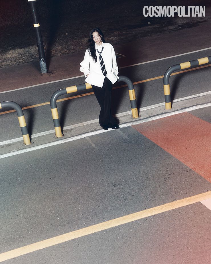 레더 셔츠 질샌더. 안경 레이벤. 타이 보스. 슬랙스, 슈즈 스타일리스트 소장품.