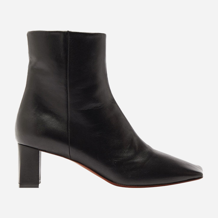 1백20만원대 베트멍 by 매치스패션닷컴.