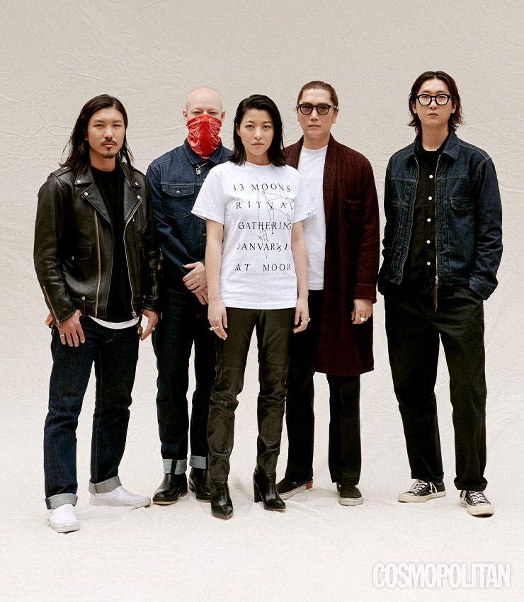 (왼쪽에서 세번째)팬츠 43만5천원 레호. 앵클부츠 6만9천원 H&M. 그 외 모두 본인 소장품.