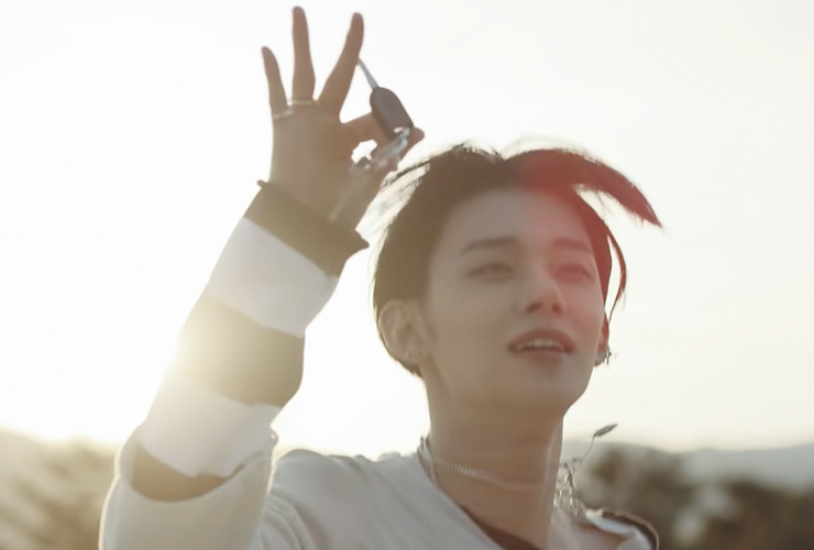 ‘0X1=LOVESONG’ official MV 환상적인 무드의 뮤직비디오. <혼돈의 장: FREEZE> 수록곡. 스타일 디렉팅을 맡았다.
