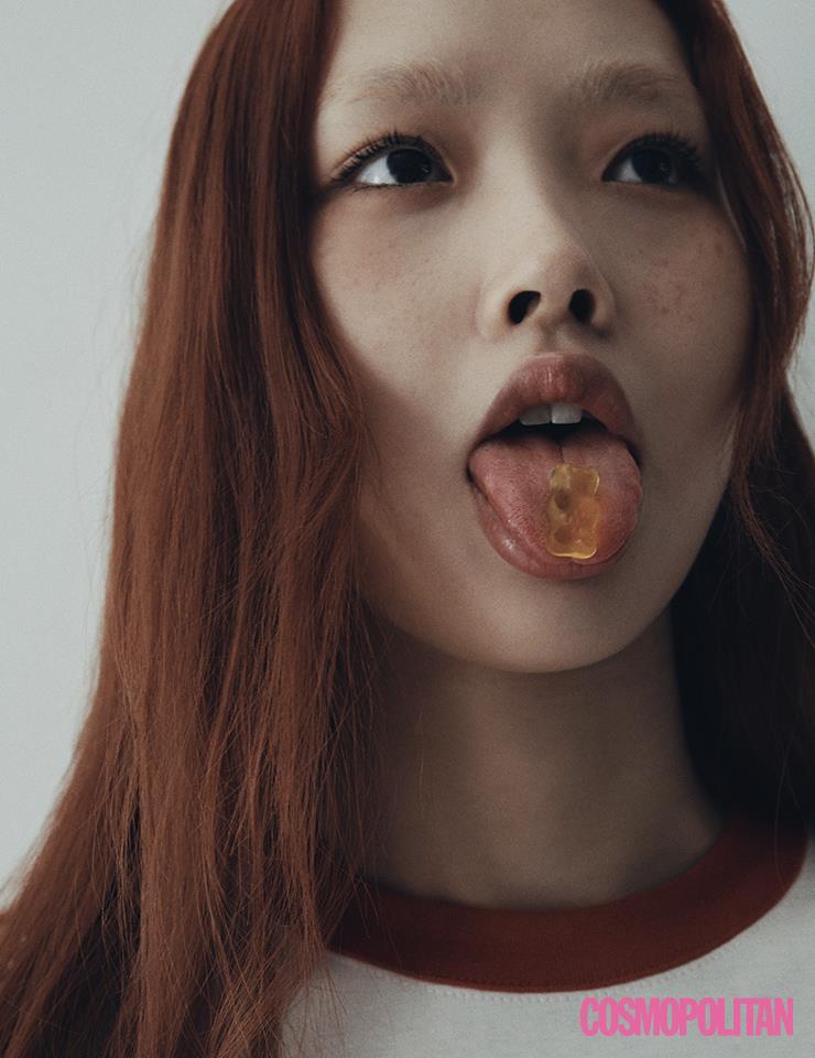 컬러 블록 크루넥 티셔츠 가격미정 폴로 랄프 로렌. 카고 미니스커트, 브리프 모두 가격미정 미우미우.