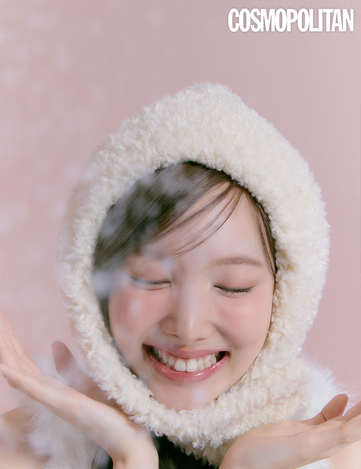 퍼 드레스 26만8천원 낸시부. 발라클라바 12만9천원 고운모자. 헤어핀 4만8천원 제이로렌.