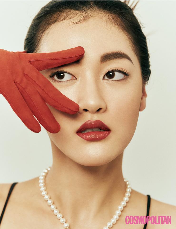 목걸이 샤넬. 슬립 드레스, 장갑 스타일리스트 소장품.