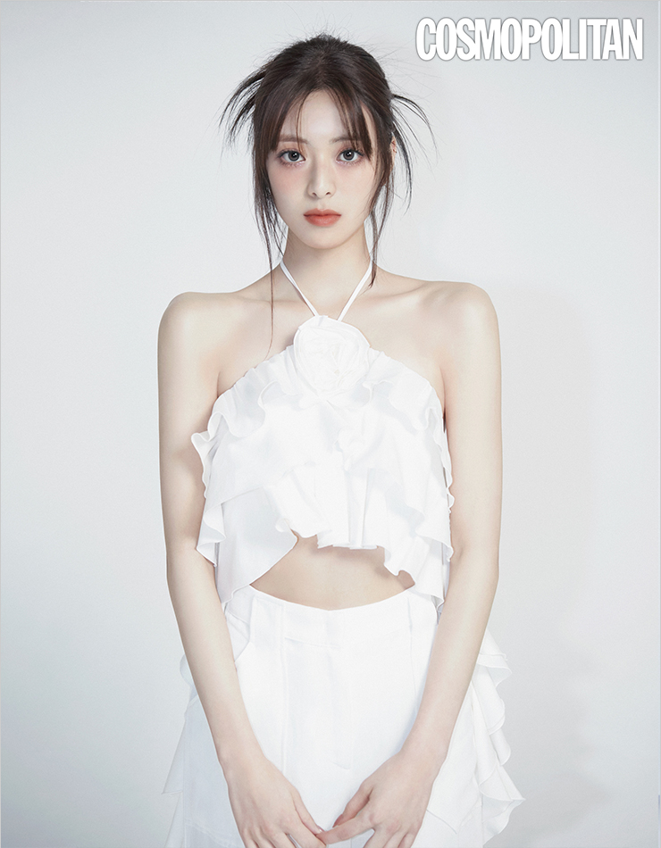 톱 1백68만원 블루마린. 팬츠 1백58만원 파비아나 필리피.