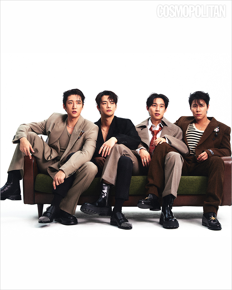   (고은성)재킷, 이너 톱, 팬츠, 슈즈 모두 가격미정 아미. 브로치 가격미정 벨앤누보. 목걸이, 반지 스타일리스트 소장품. (서인국)재킷, 팬츠 모두 가격미정 아크네 스튜디오. 목걸이 가격미정 톰우드. 브로치 가격미정 벨앤누보. 슈즈 가격미정 지미추. 반지 스타일리스트 소장품. (김성철)재킷, 셔츠, 팬츠, 타이, 슈즈 모두 가격미정 보테가 베네타. 브로치 가격미정 벨앤누보. 반지 스타일리스트 소장품. (이규형)재킷 3백90만원, 팬츠 1백30만3천원, 슈즈 1백20만원 모두 베르사체. 브로치 가격미정 벨앤누보. 이너 톱, 목걸이, 반지 스타일리스트 소장품.